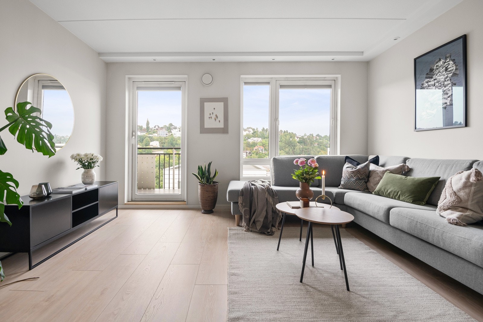 Sonja Damcevski Johansen v/Proaktiv Properties har gleden av å presentere Etterstadkroken 7 F - En lys og pen 2-roms i 5.etg. med solrik balkong i et skjermet og rolig boligområde, sentralt i Oslo! Galleribilde