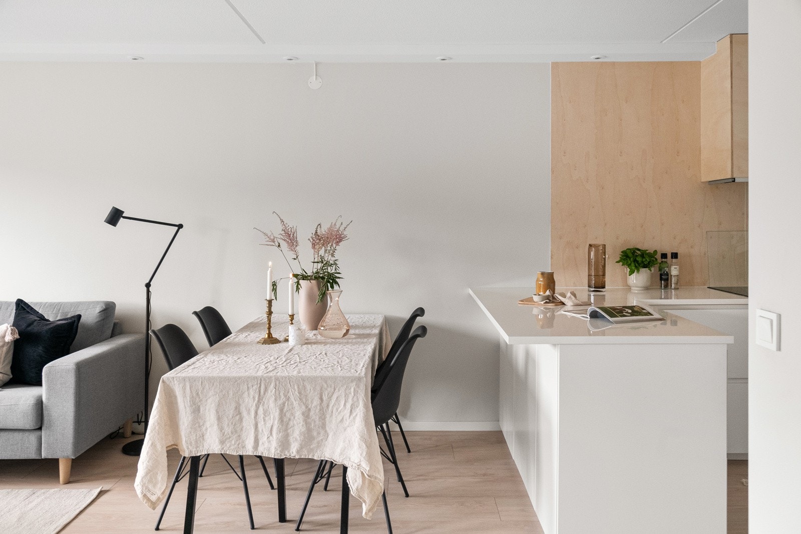 Her er det rikelig med sitteplasser for å invitere familie og venner til et hyggelig middagsmåltid. Galleribilde