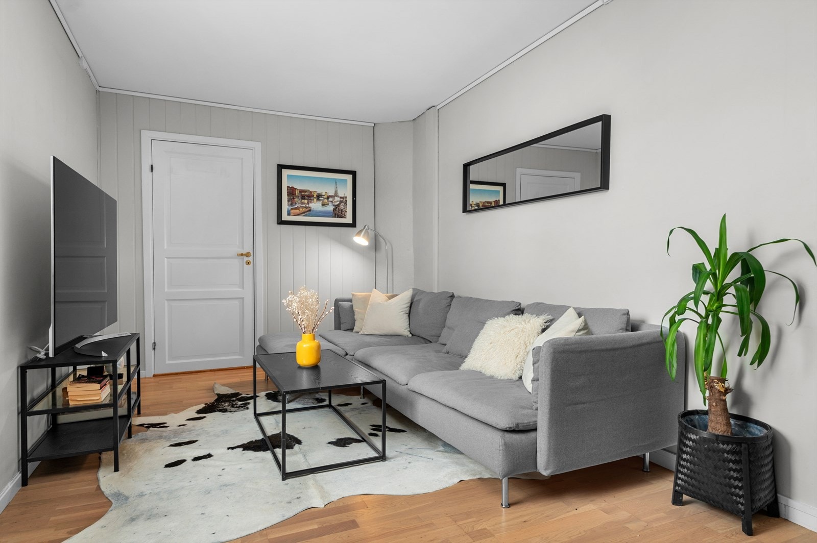 Leilighetens stue er på 19,5m² med tilknytning til innvendig bod Galleribilde