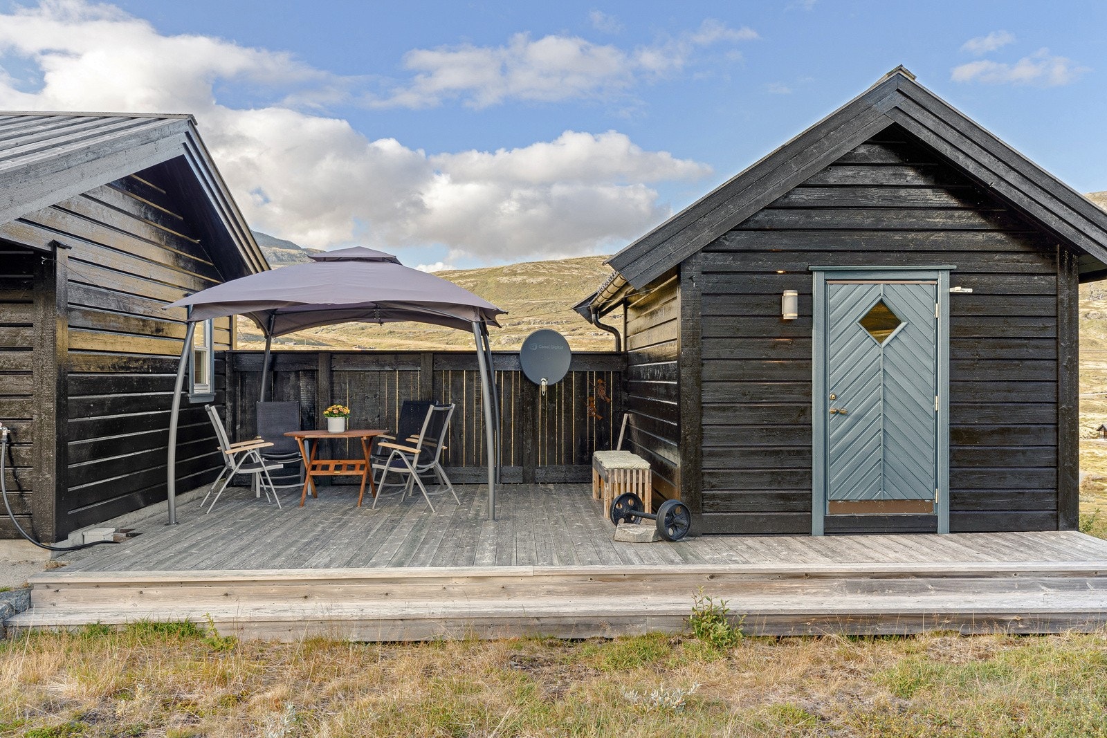 Hytta er svært solid bygd med kvalitetsmessig gode materialar både inne og ute Galleribilde