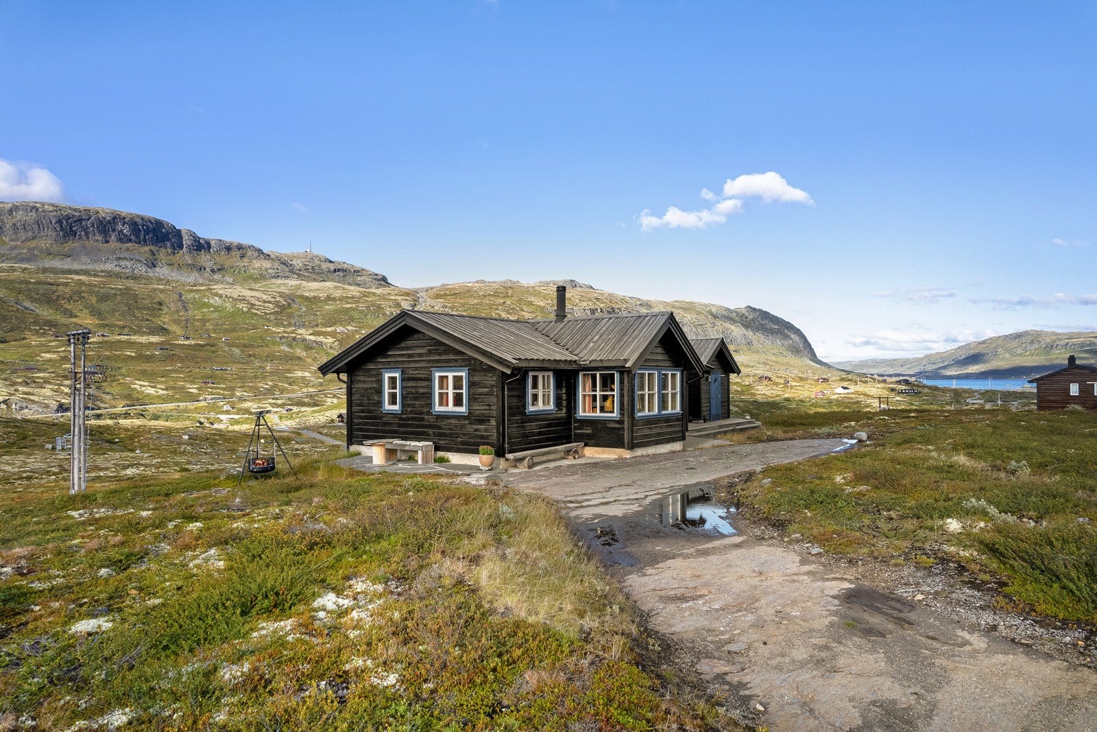 Området ligg ca.1000moh., ca.20 min frå sentrum av Øvre Årdal. Galleribilde