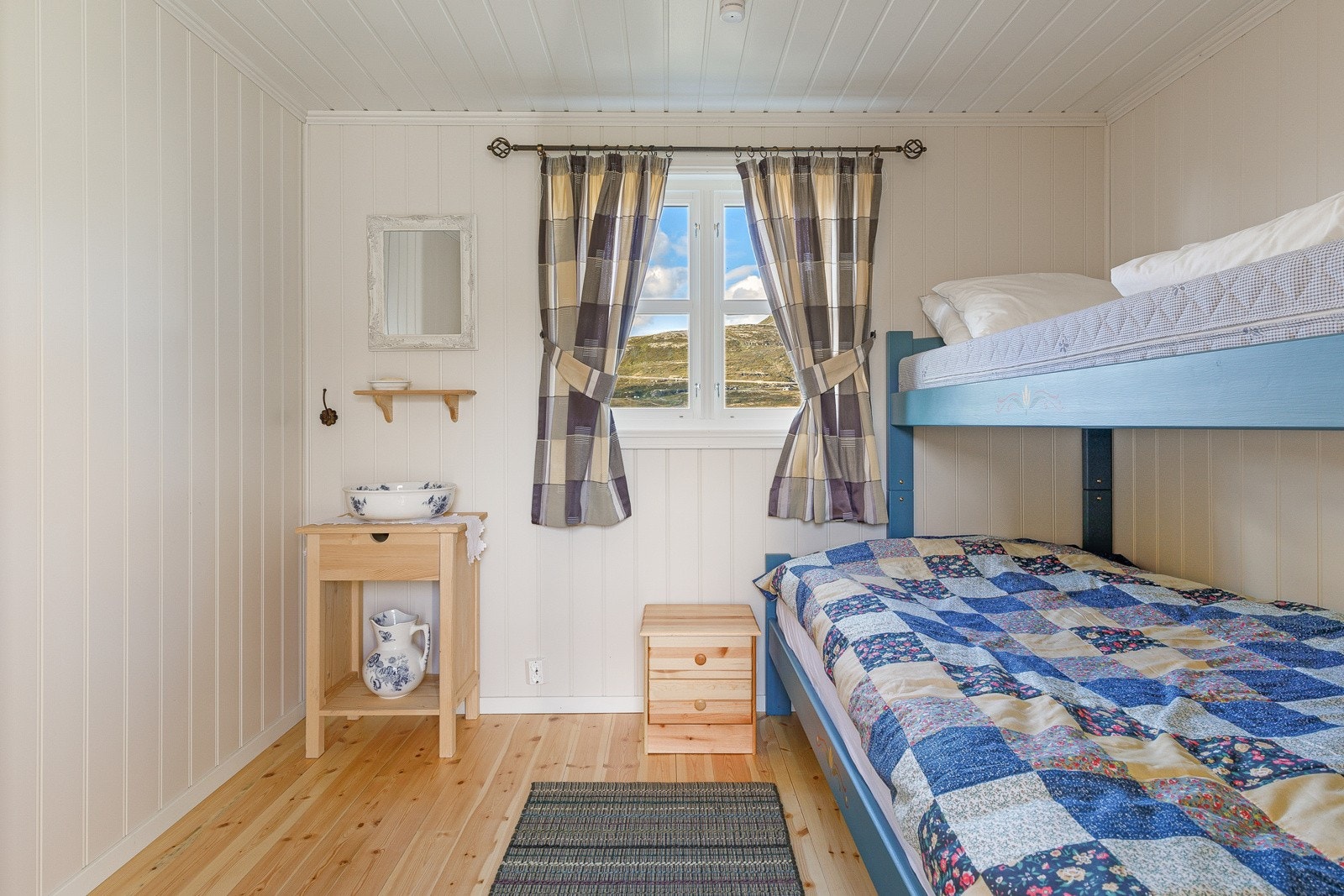 Annekset består av gang og 1 soverom. Galleribilde