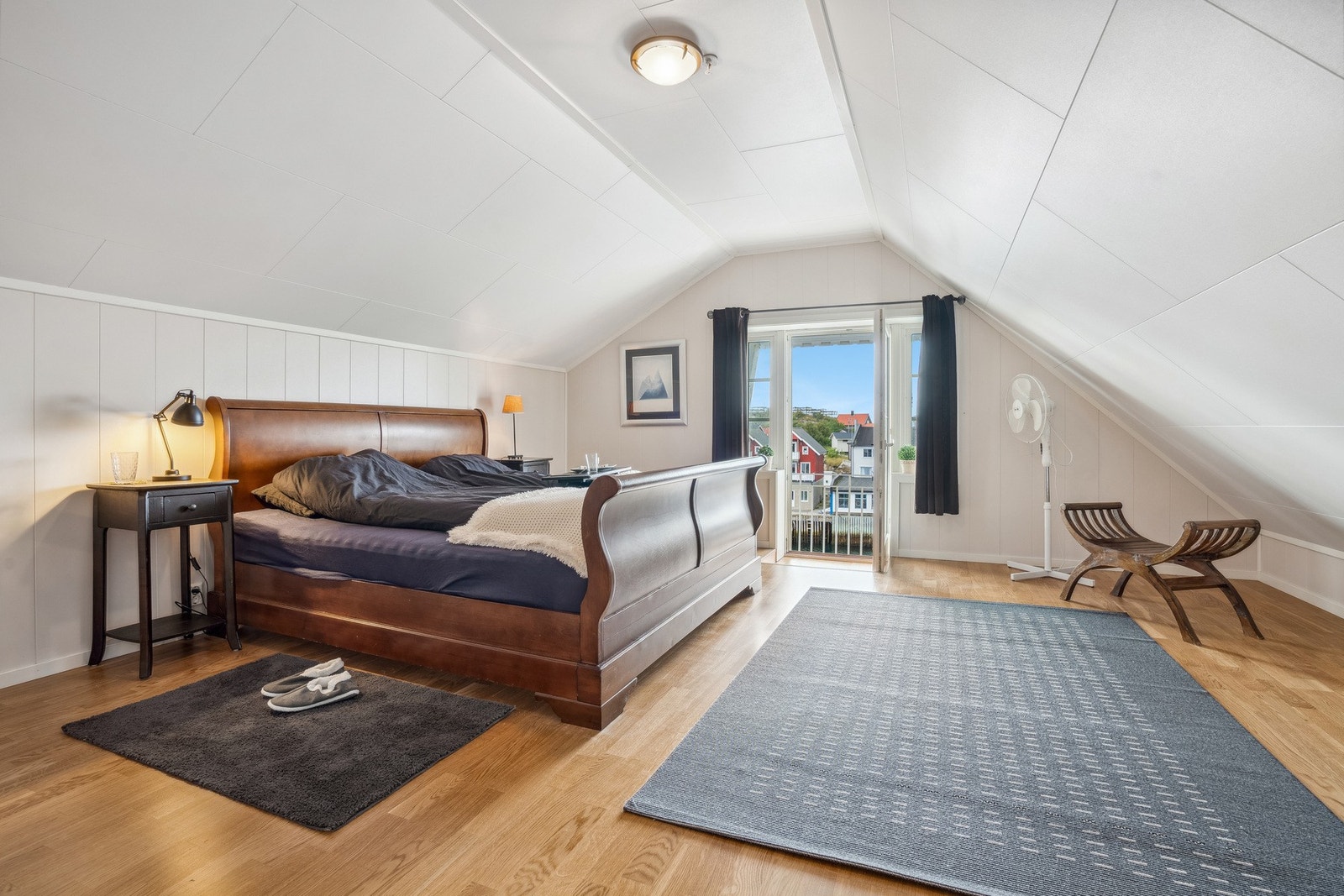 Her finner vi også hovedsoverommet Galleribilde