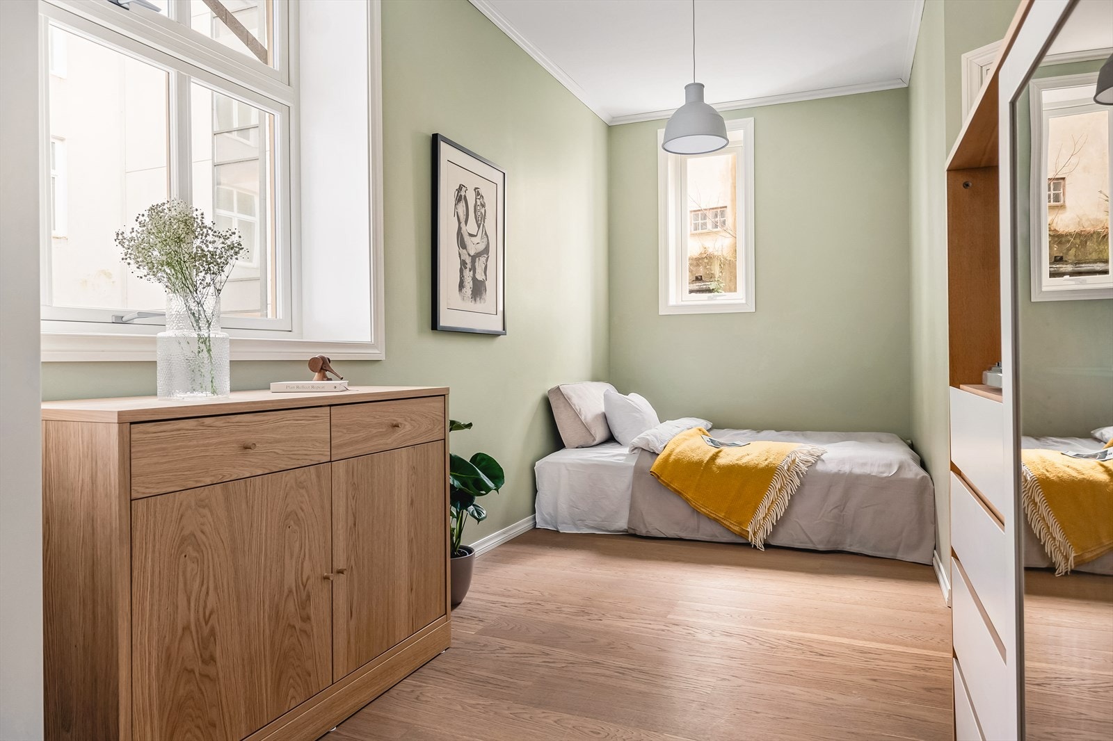 Leiligheten har 3 romslige soverom som måler til 13,3m², 10,9m² og 8,8m². Galleribilde