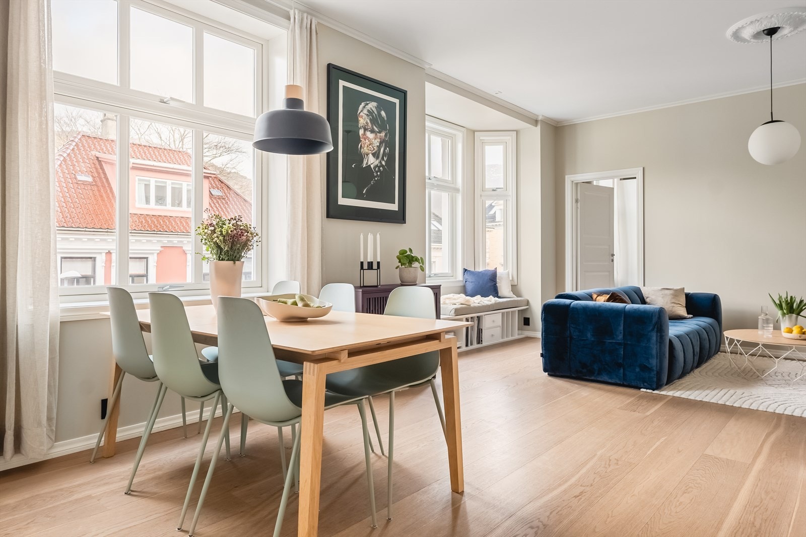 W Eiendomsmegling Bergen ved Christina Erstad og Vaarin Sanden har gleden av å presentere denne nydelige leiligheten i Allégaten 25. Galleribilde