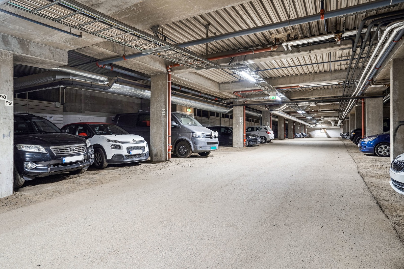 Leiligheten har også tilhørende egen parkering. Galleribilde