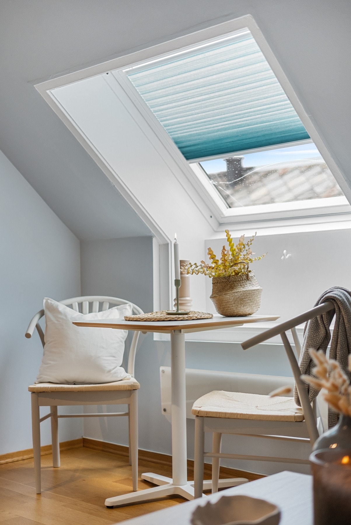 Flott takvindu som slipper godt med naturlig lys inn i leiligheten. Galleribilde