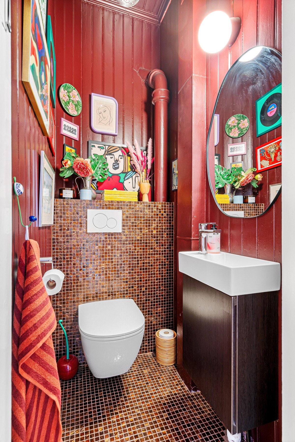 Ekstra WC. Det ble lagt varmekabler i gulv også her i 2023. Galleribilde