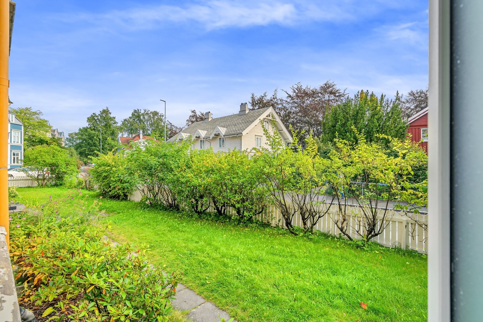 Beliggenheten er sentral med kort gange til bysentrum. Galleribilde