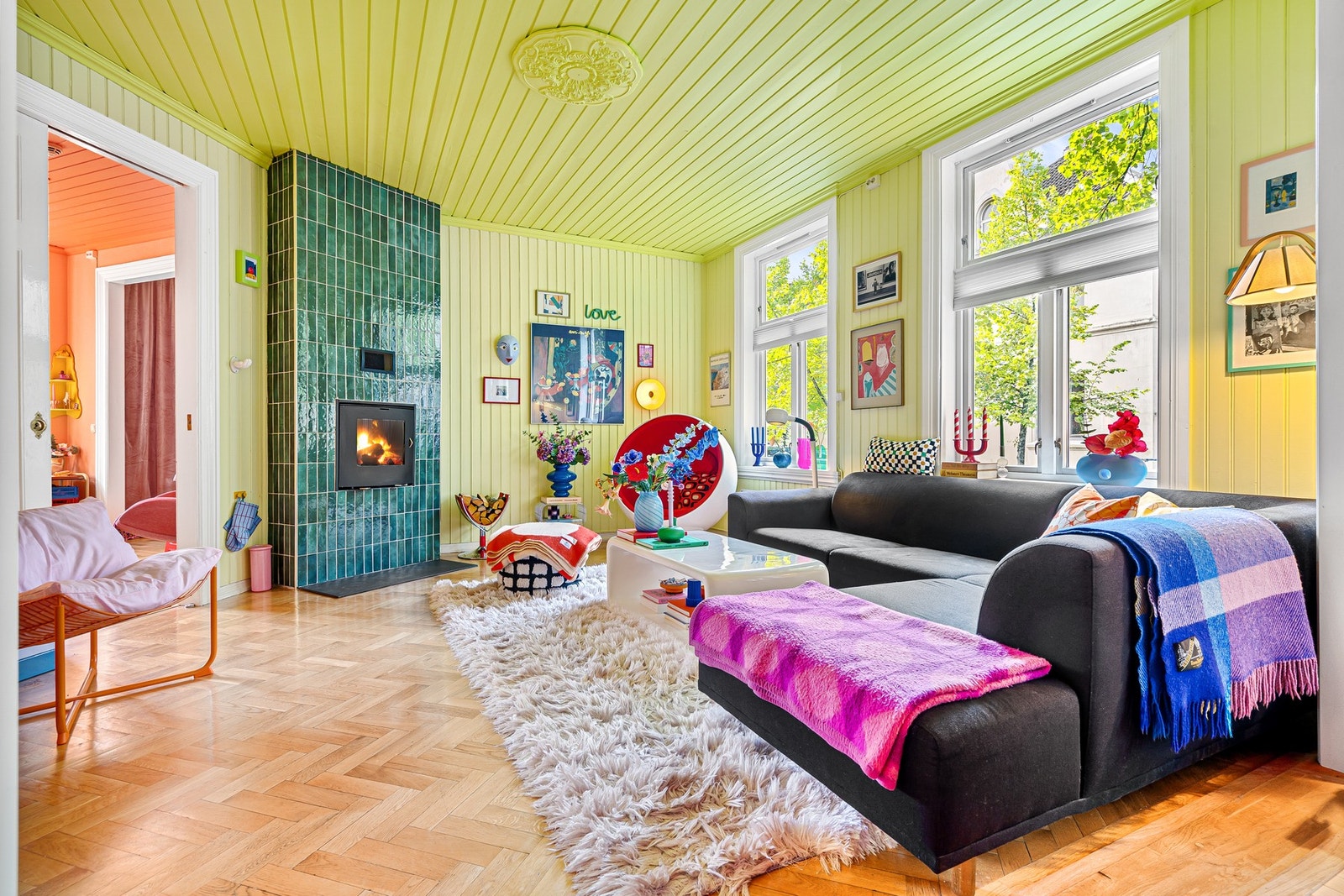 En sjeldent stor og fargerik 5-roms selveierleilighet. Galleribilde