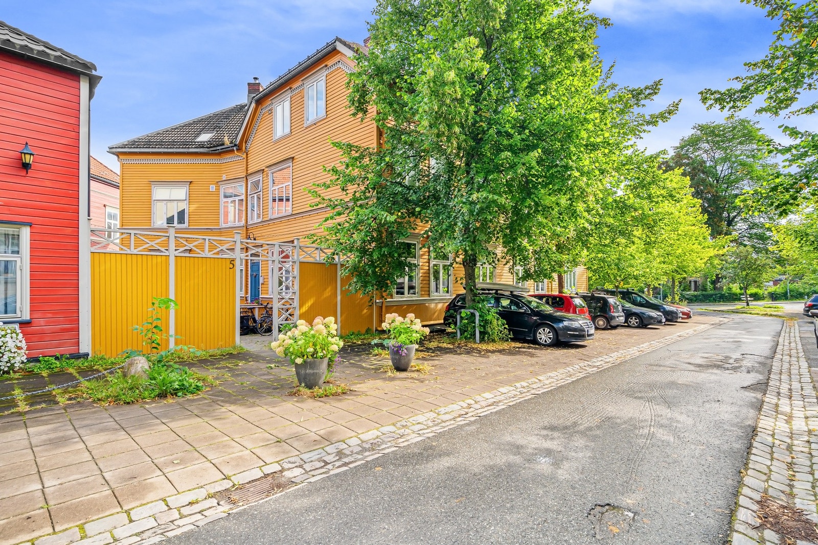 Det er soneparkering rett utenfor døren. Galleribilde