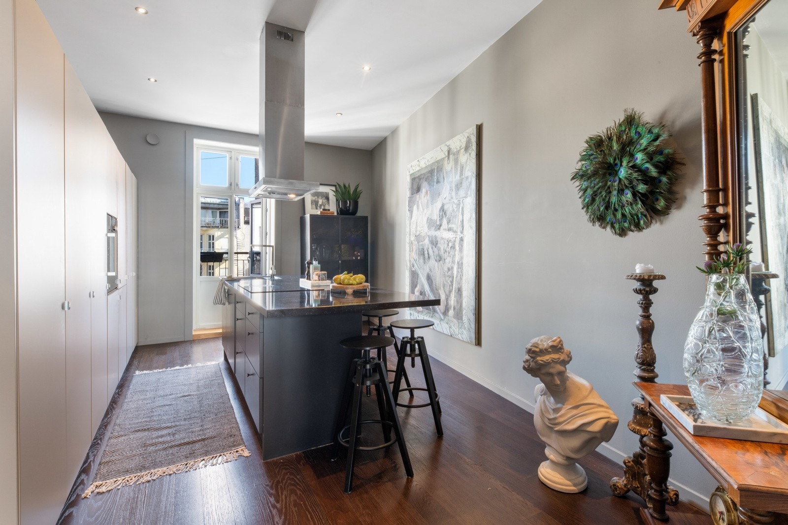 Separat, lekkert kjøkken av god størrelse. Galleribilde