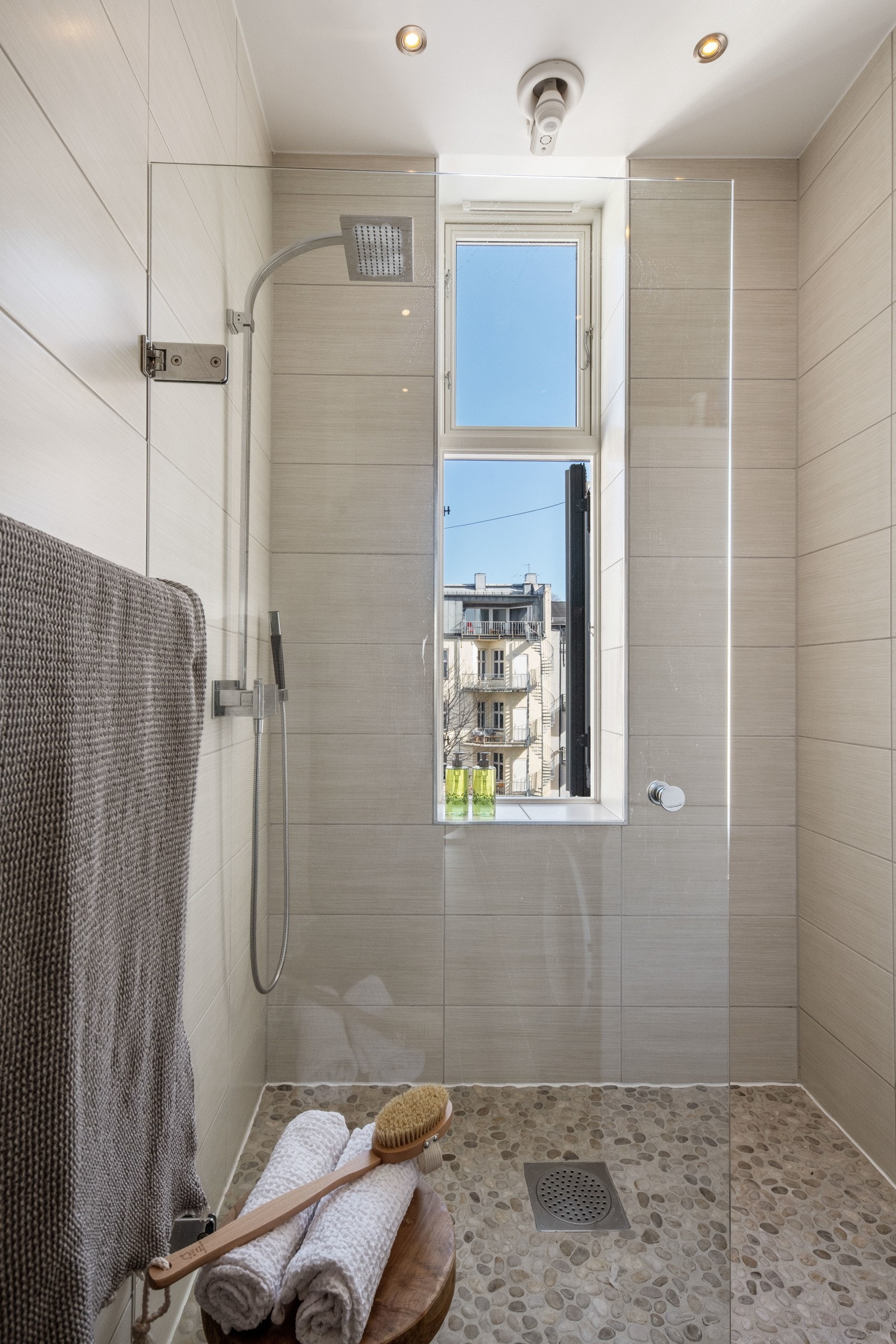 Stor dusjsone. Galleribilde