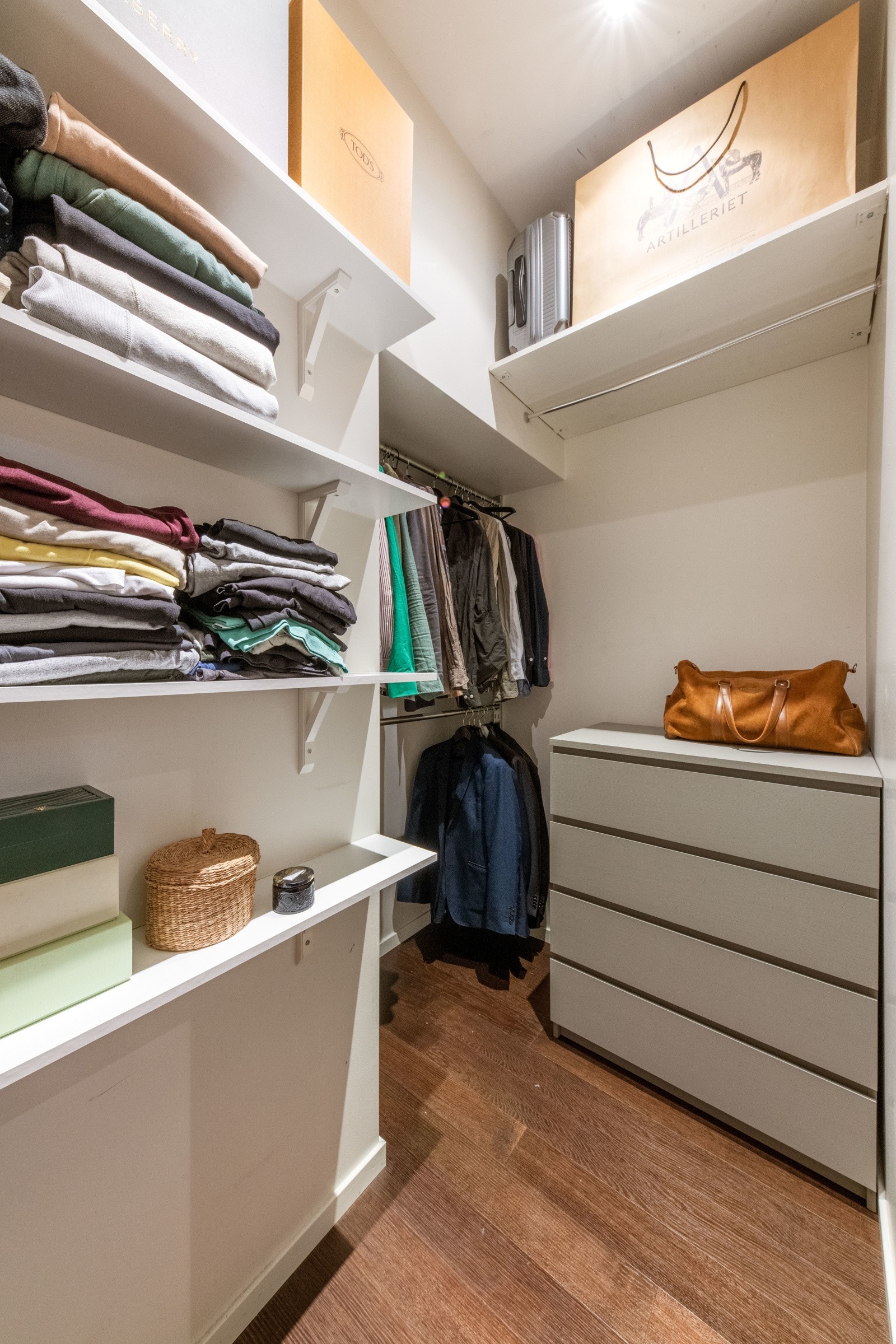 Her er det god plass til lagring av klær, sko og eventuell annen oppbevaring. Galleribilde