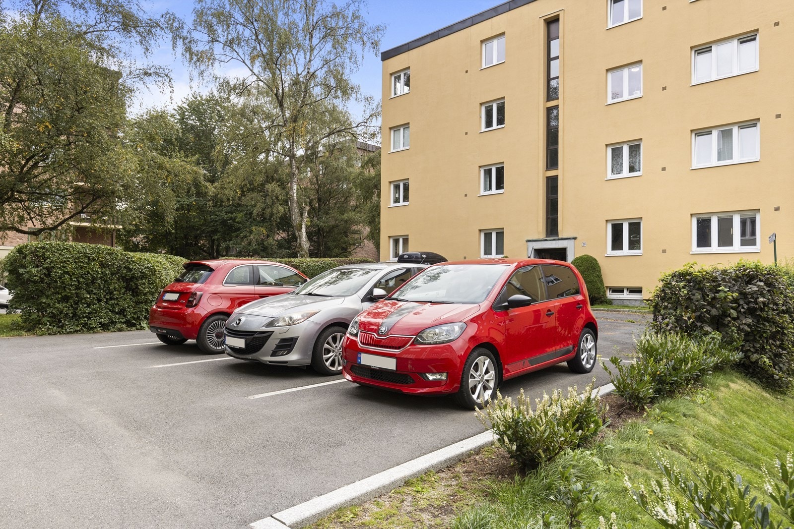 Borettslaget leier ut til sammen 18 parkeringsplasser. Venteliste hos styret.* Galleribilde