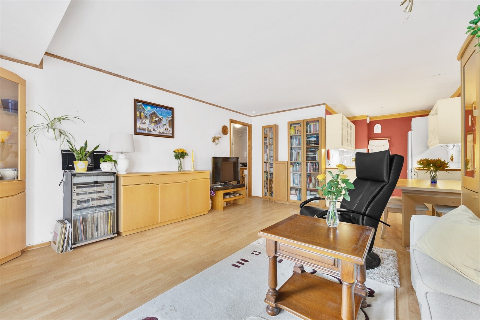 Her er det god plass for sofagruppe og medievegg Galleribilde