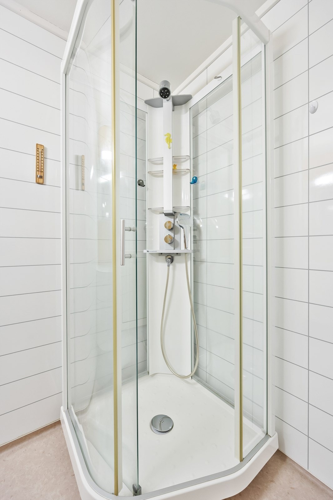 Praktisk dusjkabinett på badet Galleribilde