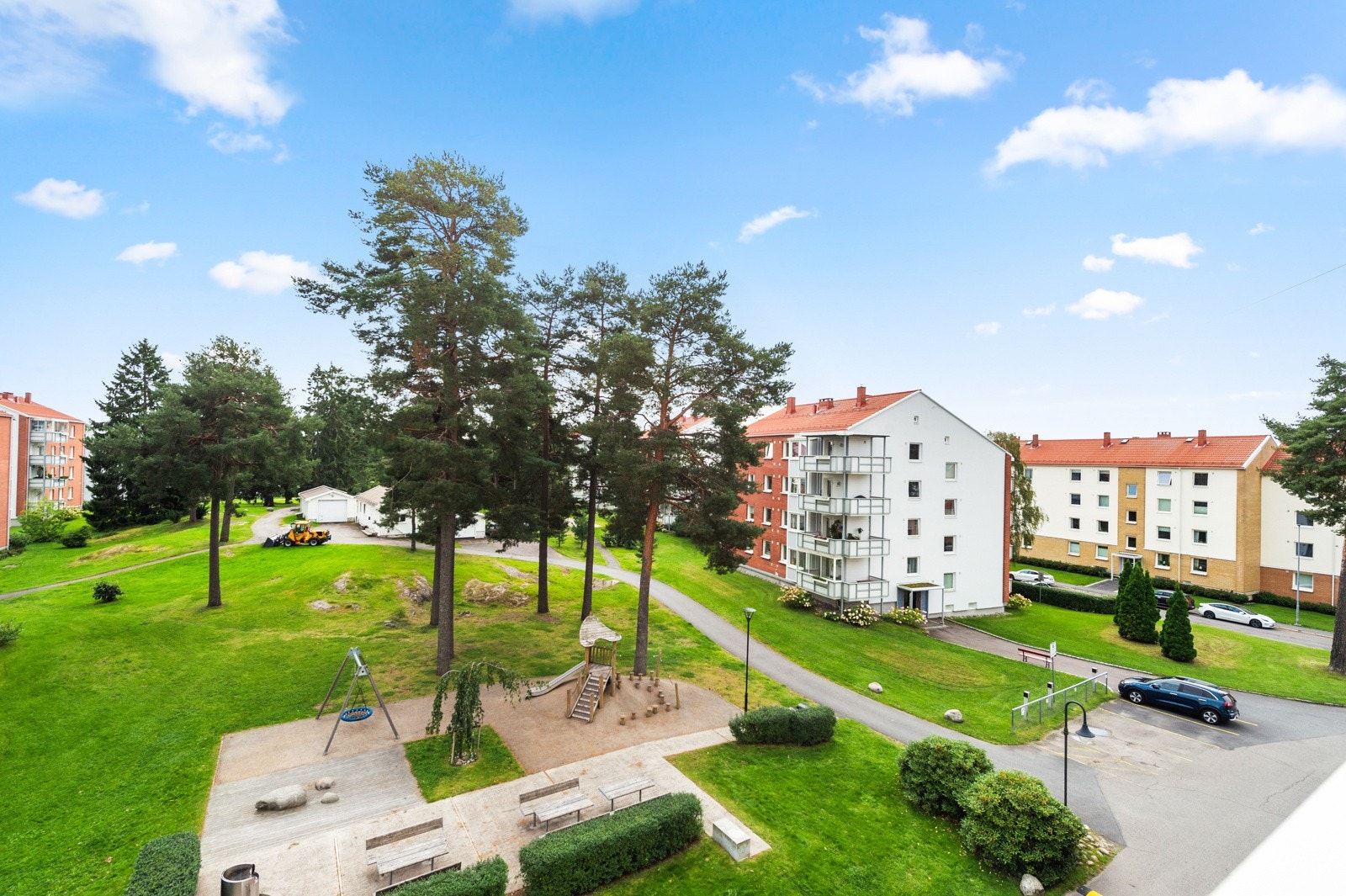 Leiligheten vender mot rolige og grønne omgivelser i borettslaget. Galleribilde