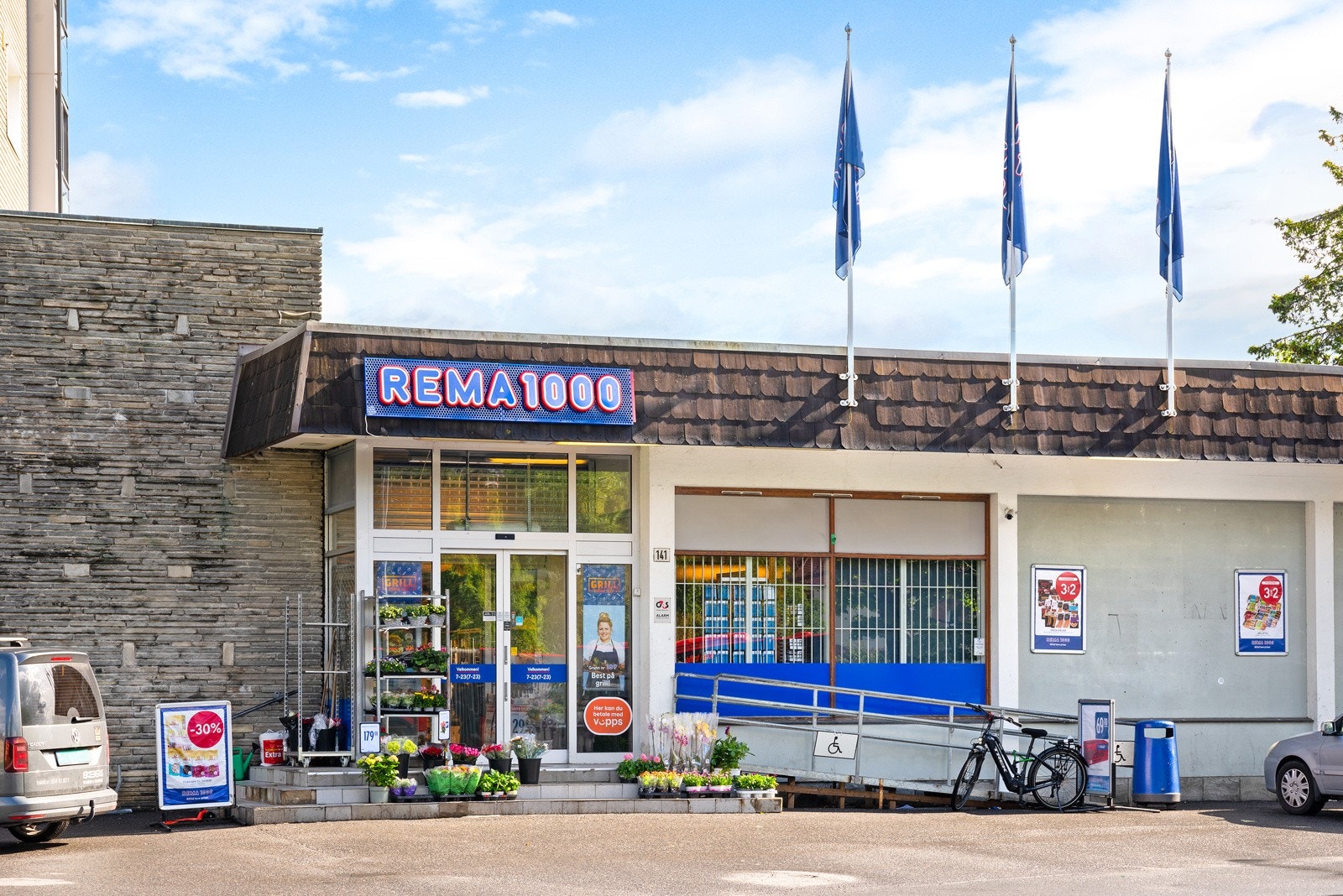 Hvor ypperlig er det ikke med to dagligvarebutikker en kort gåtur unna? Galleribilde