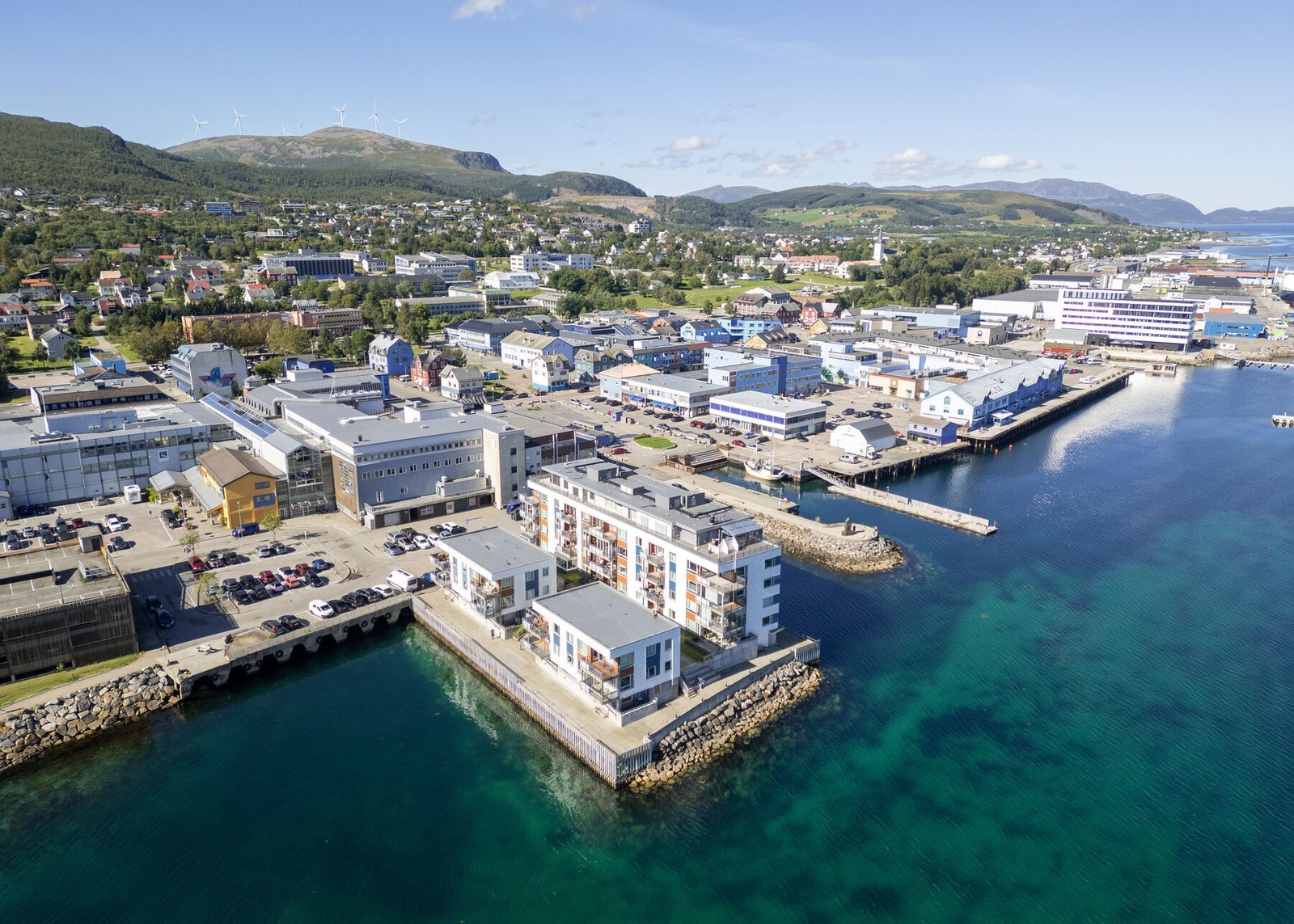 Beliggenhet midt i sentrum av Sortland, med alle sentrumsfasiliteter kun et steinkast unna. Galleribilde