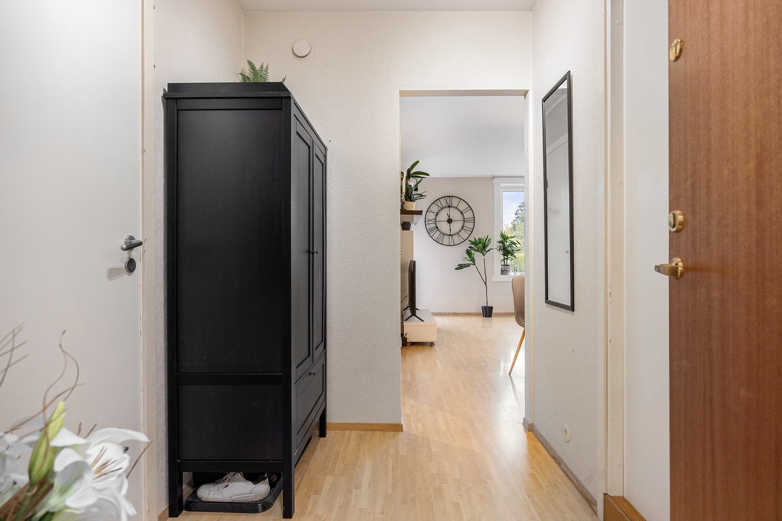 Fra entré er det adkomst til baderom og innvendig bod. Galleribilde