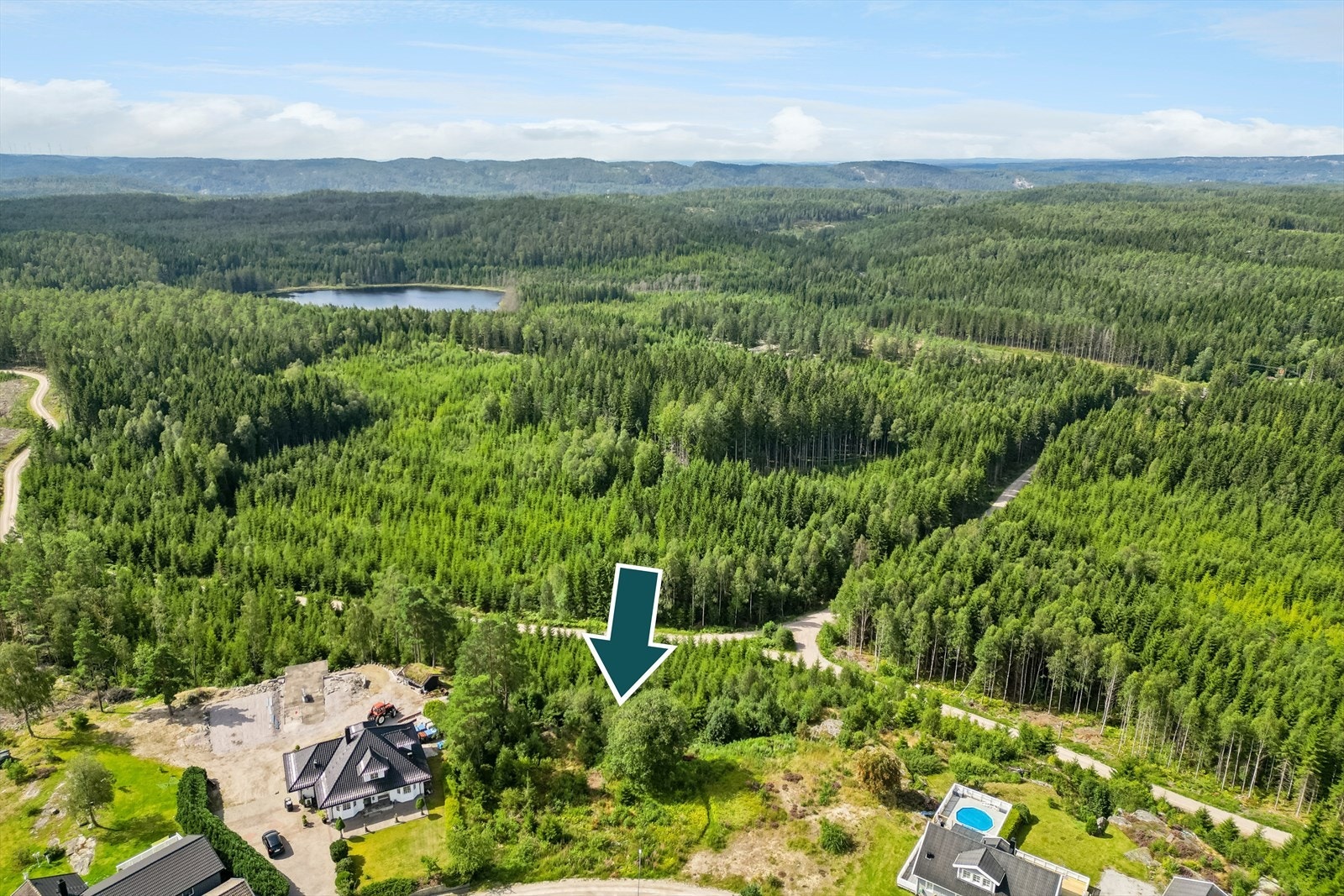 Her har man en flat og solrik tomt i barnevennlige omgivelser! Galleribilde