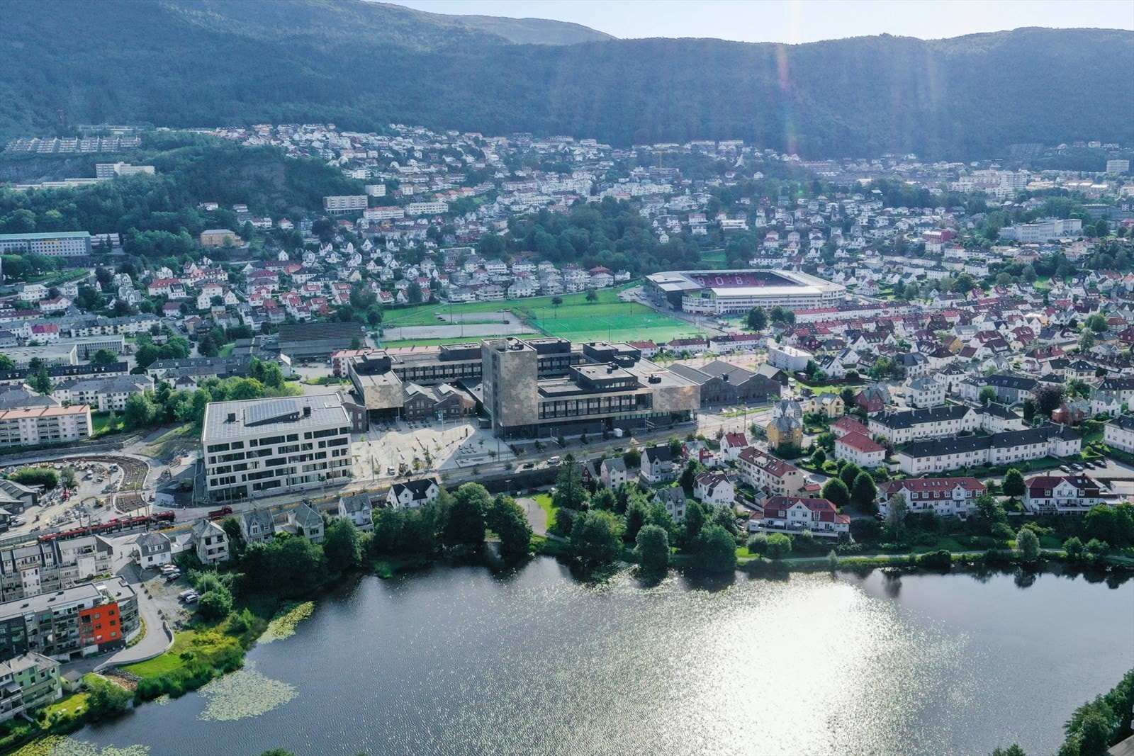 Fra leiligheten er det kort vei til Høyskolen. Galleribilde
