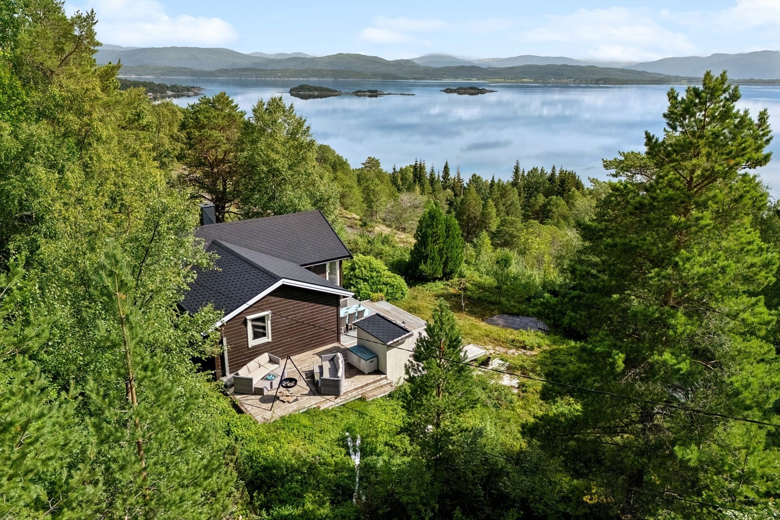 DNB Eiendom v/Georg R, Paulsen presenterer en sjarmerende fritidsbolig med fin beliggenhet ved Sagelva Galleribilde