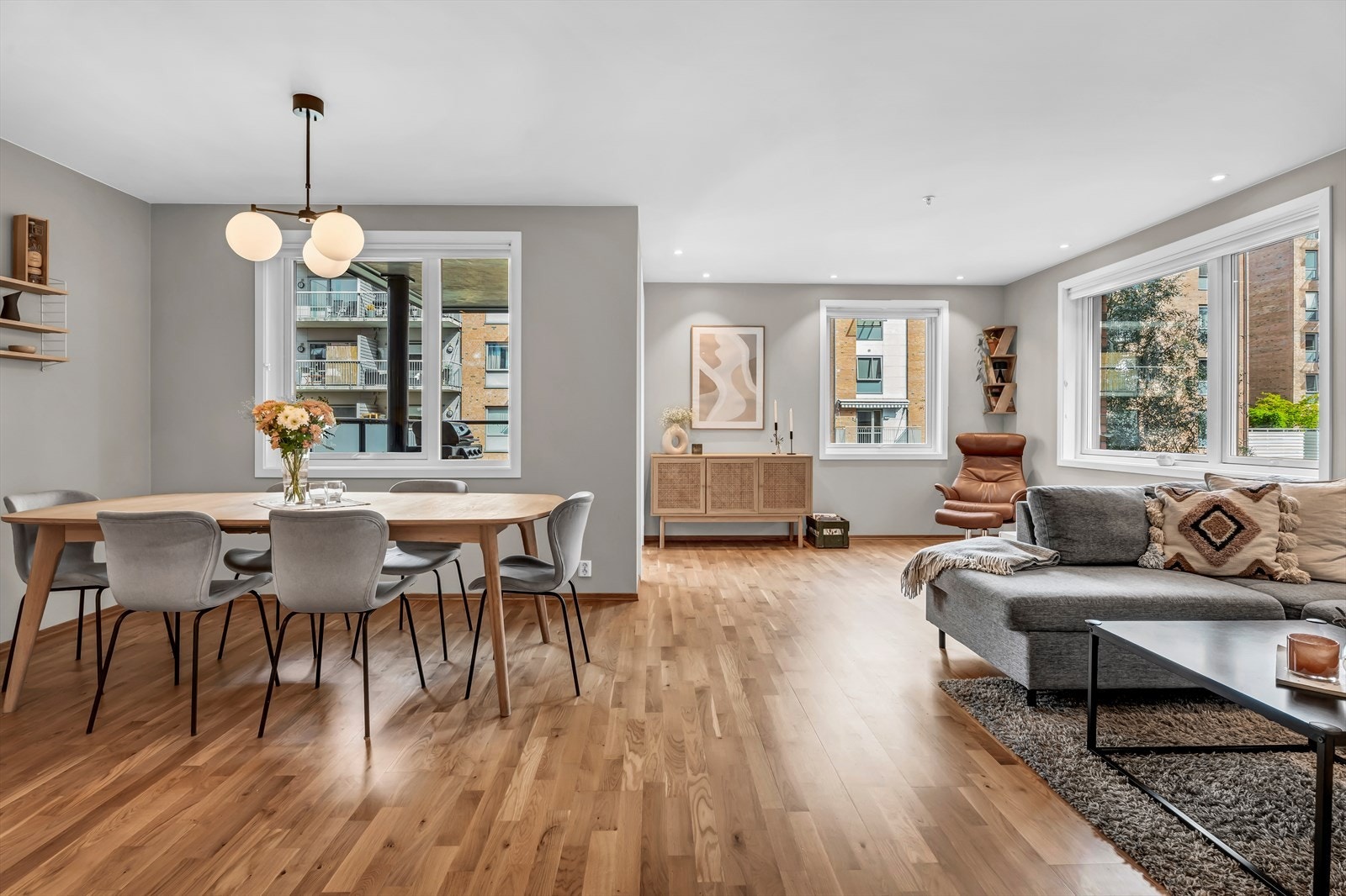 Leiligheten ligger i et nyere bygg fra 2014 og holder en moderne standard (kun TG1) Galleribilde