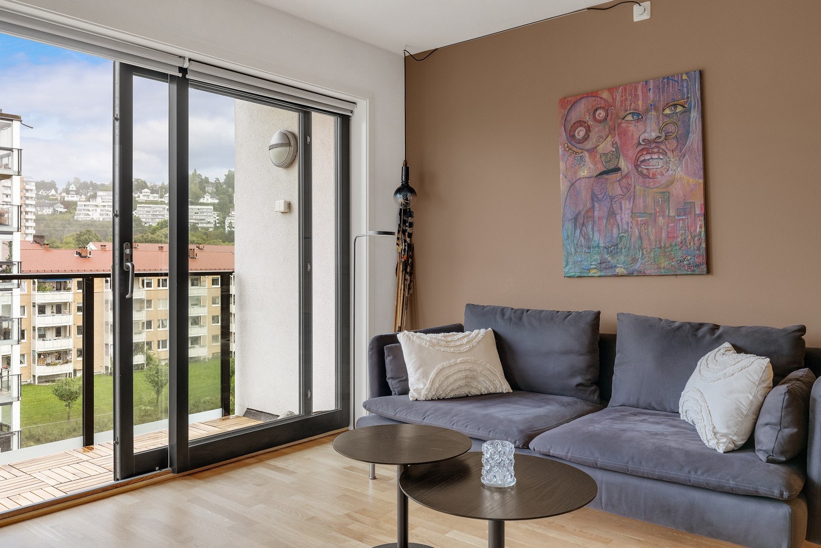 Fra stuen har du direkte tilkomst til balkongen. Galleribilde