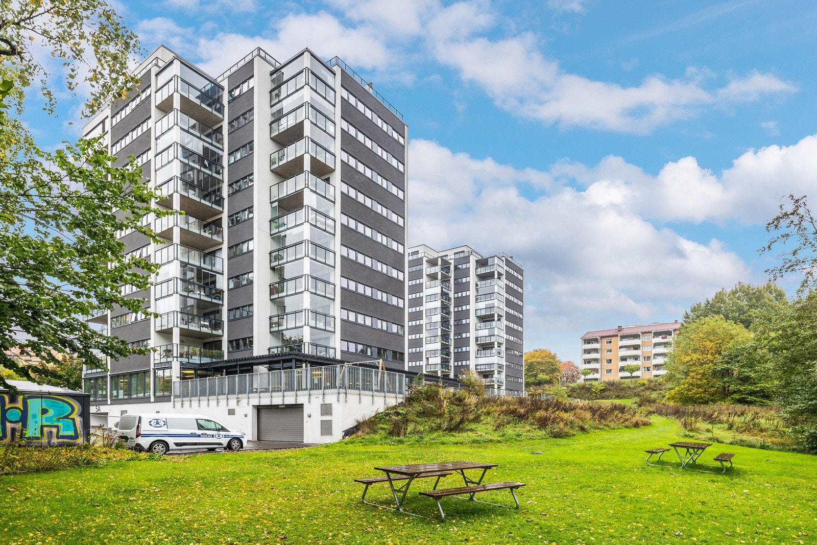 Arnljot Gellines vei 5A ligget i et koselig og sentralt boligområde. Galleribilde