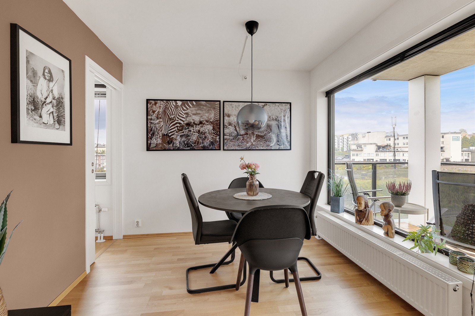 Det kan innredes med egen spisekrok i tilknytning til stuen. Galleribilde