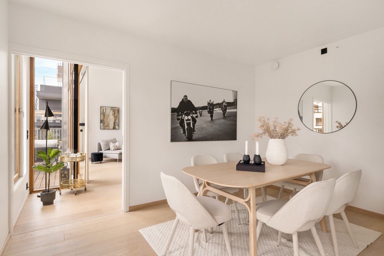 Et av tre soverom i boligen. Rommet er i dag benyttet som en flott spisestue. Galleribilde