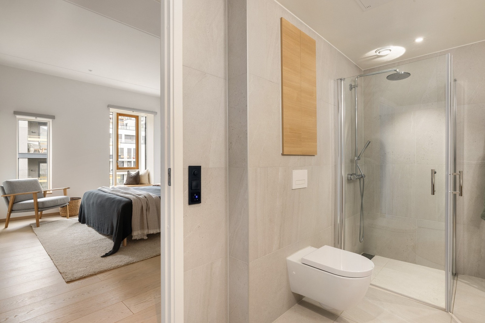 Fra hovedsoverommet har du tilgang til eget bad. Galleribilde