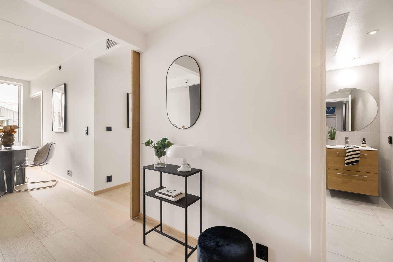 Fra entré har man tilgang ett av boligens to bad. Galleribilde