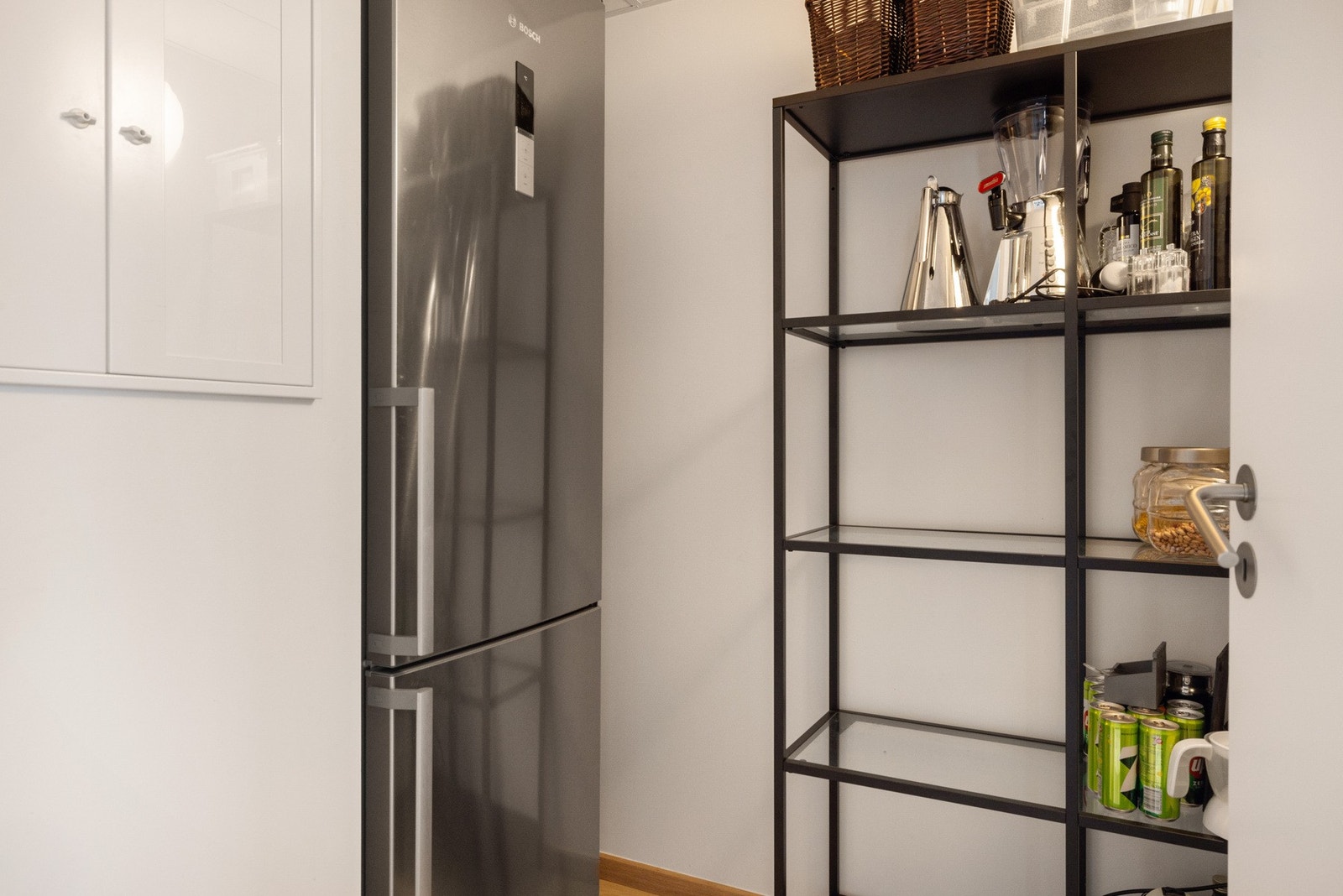 Praktisk innvendig bod for ekstra oppbevaringsplass. Galleribilde