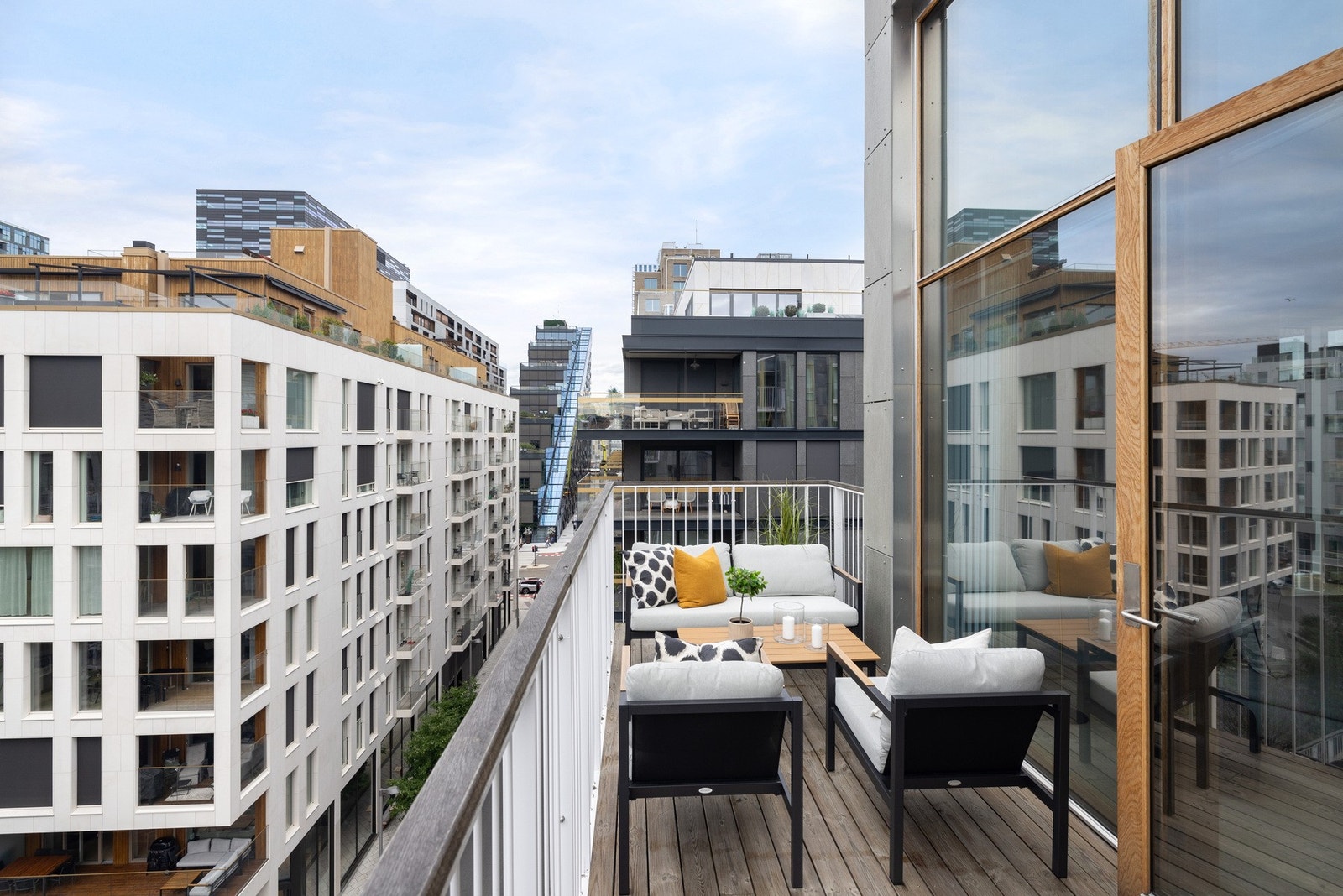 Her sitter man høyt oppe, og uten en annen balkong over seg. Galleribilde