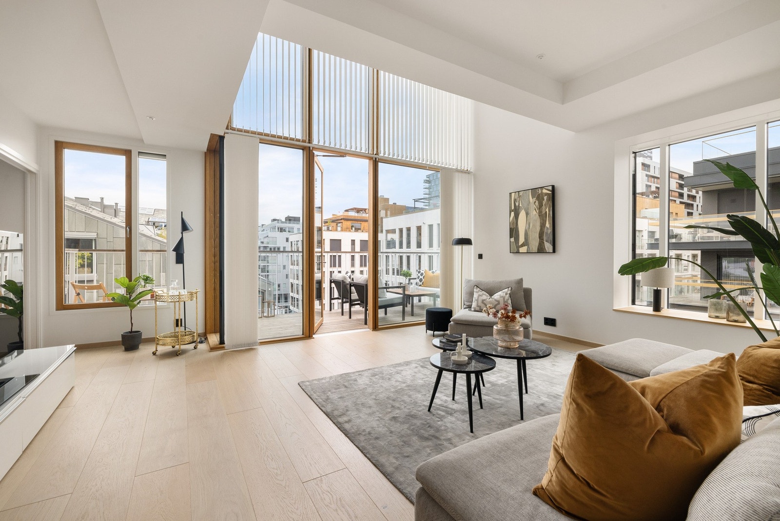 Unik leilighet med opptil 4,95 meter takhøyde. Galleribilde