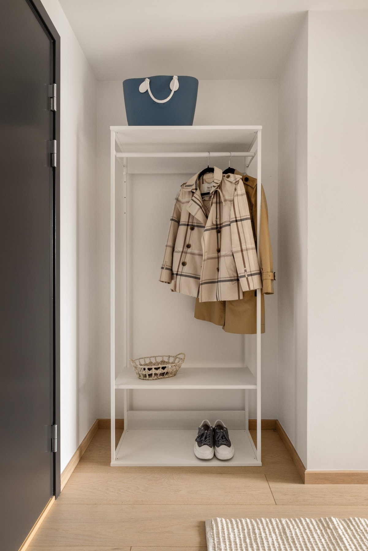 God plass til å henge fra seg yttertøy. Galleribilde