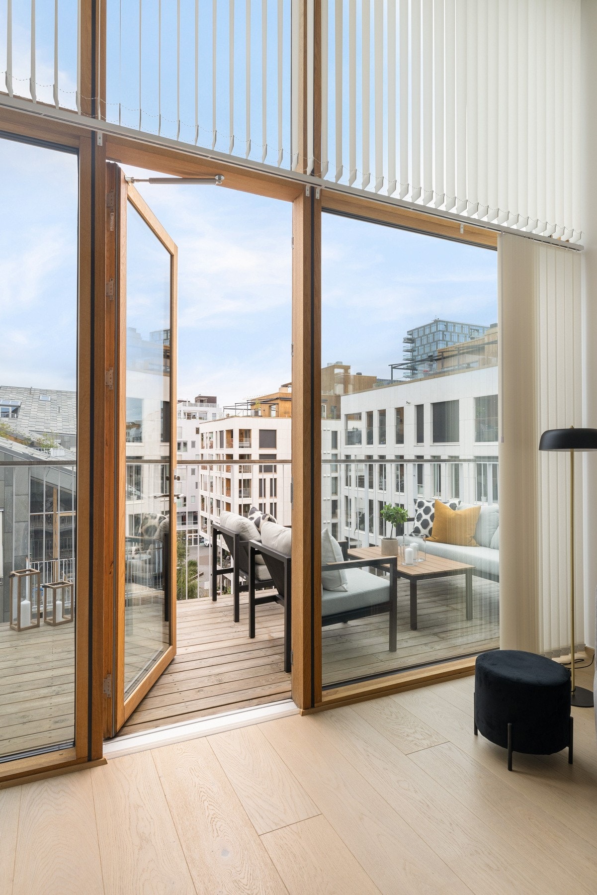 De store vinduene gir en god atmosfære i leilighetene. Galleribilde