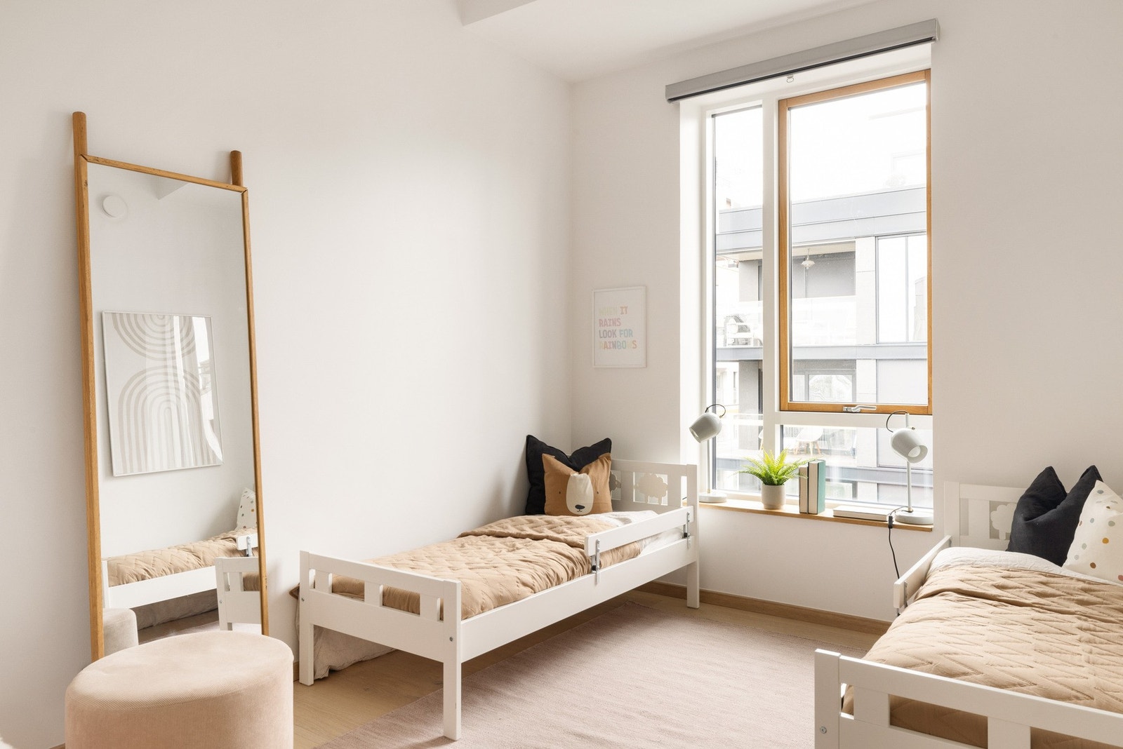 Soverom nr 2 er av god størrelse. I dag benyttet som et barnerom. Galleribilde