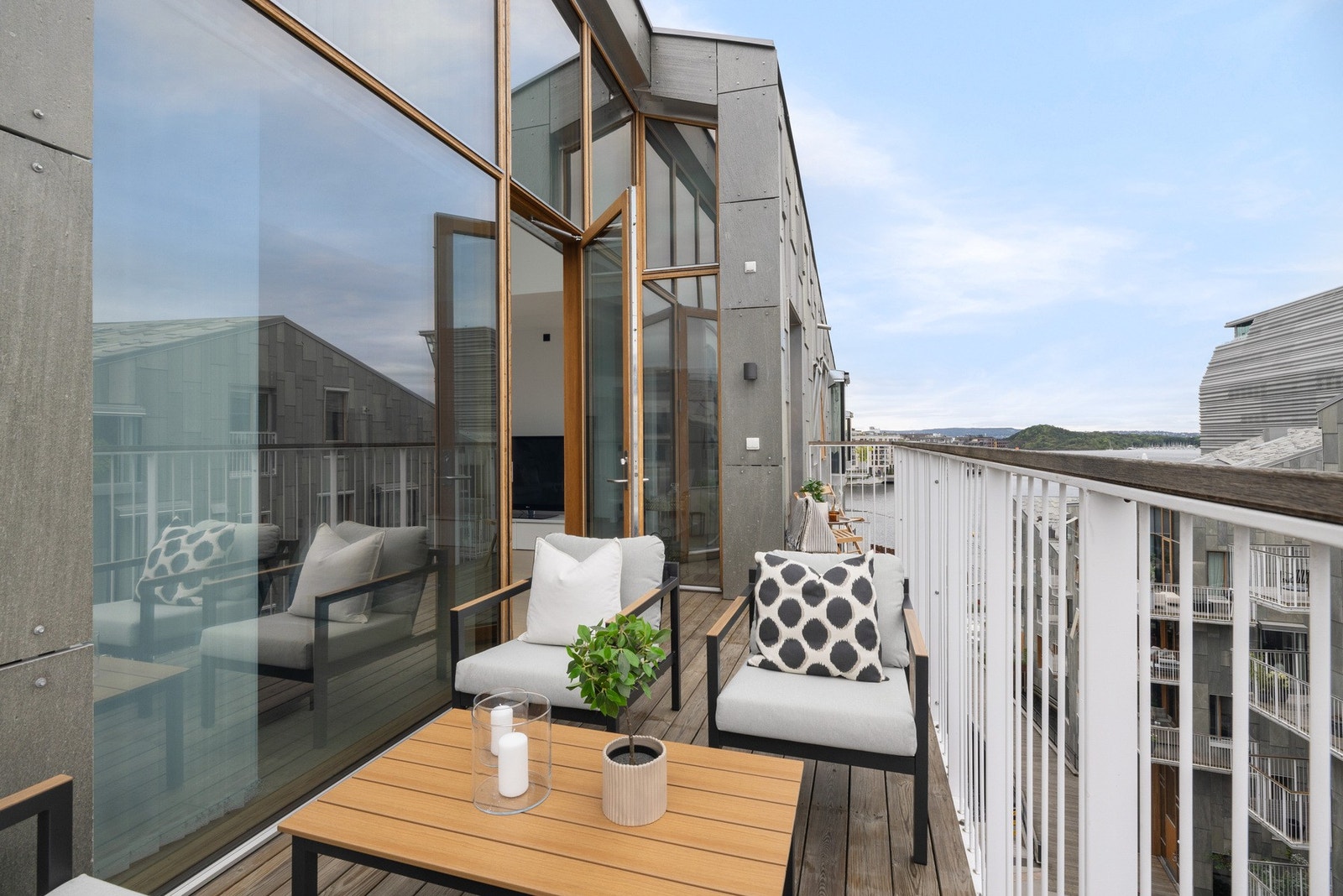 Legg merke til de store vinduene! Galleribilde