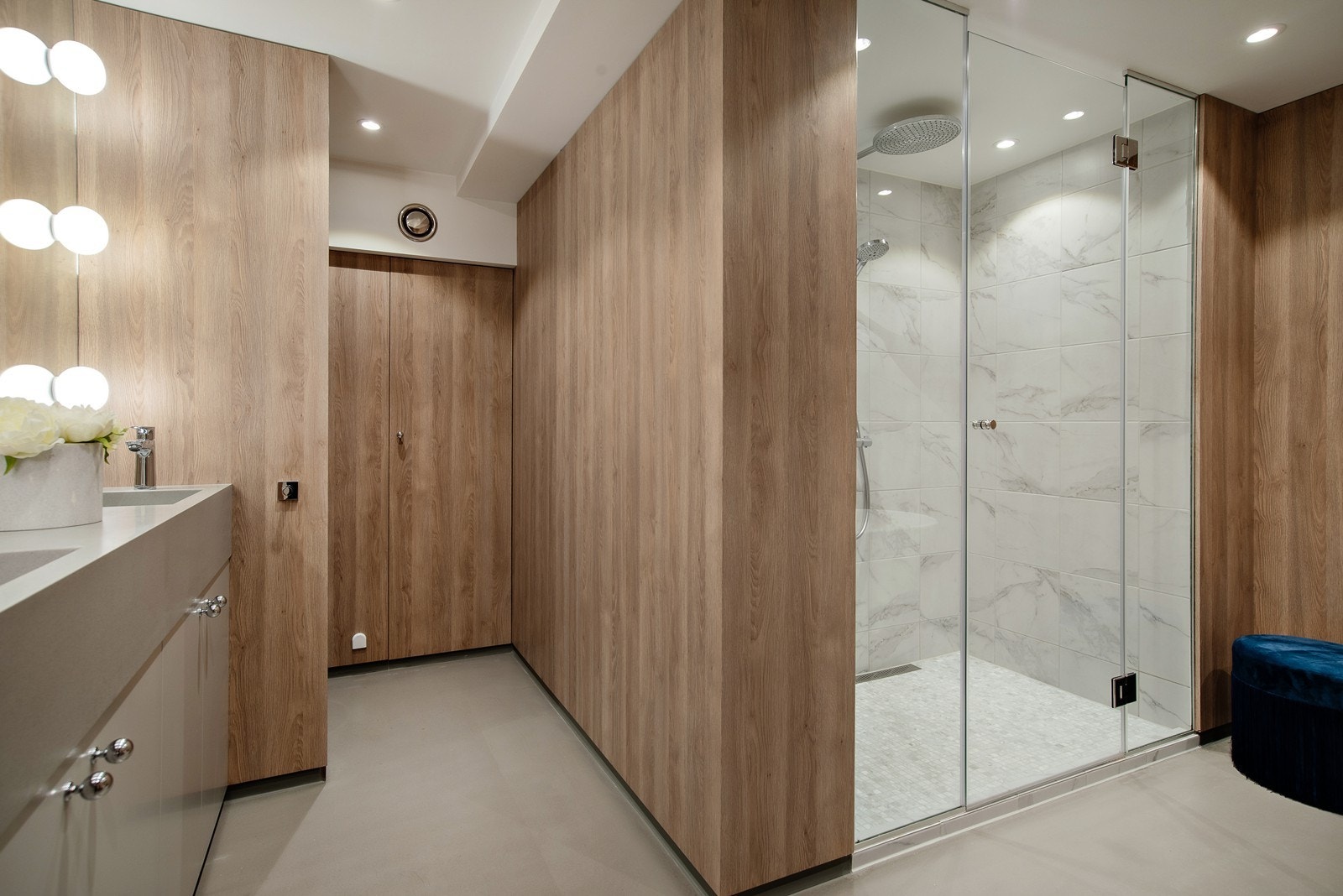 Badet er pusset opp i 202, omfattende bruk av eksklusive materialer. Galleribilde