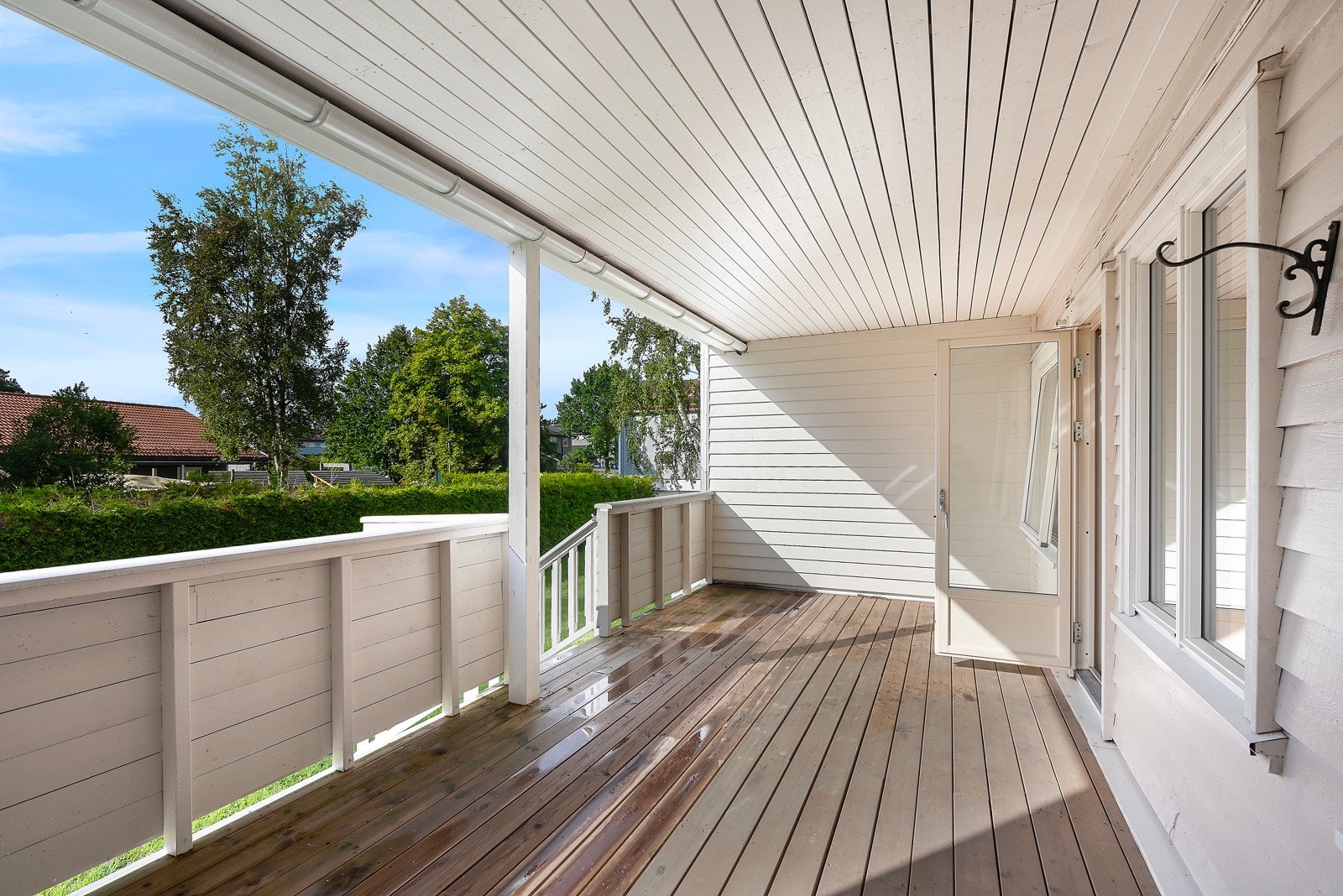 Her er det god plass til hagemøbler etter eget ønske. Galleribilde
