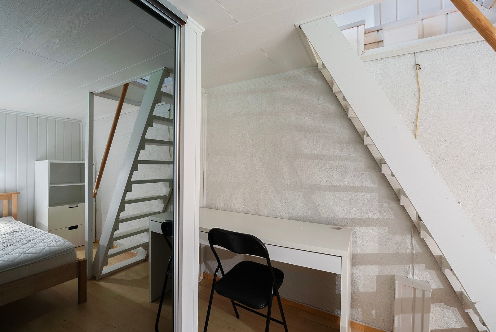 Det er satt inn trapp ned til innredet kjellerrom. Galleribilde