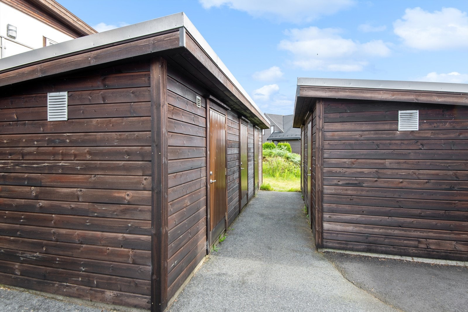 Leiligheten disponerer en utvendig sportsbod. Galleribilde
