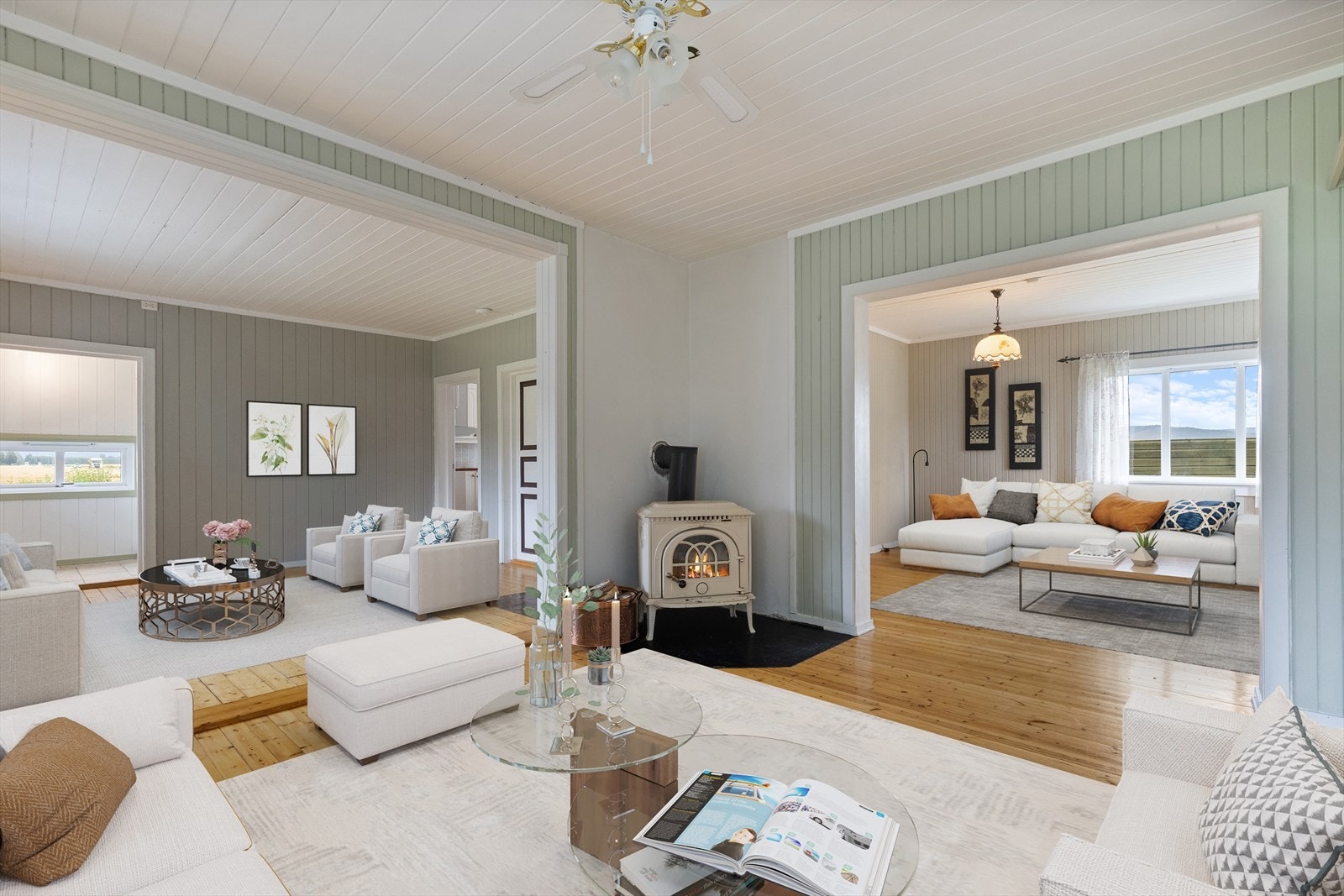 Stuen og spisestuen med digital styling til inspirasjon. Galleribilde