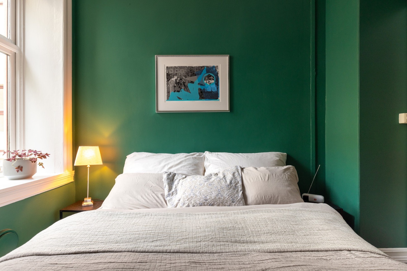 Her er det plass til dobbeltseng og nattbord på begge sider. Galleribilde