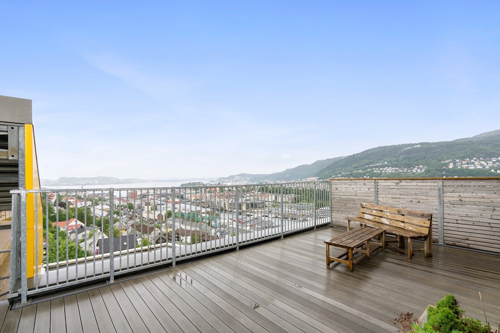 Borettslaget har stor felles takterrasse med flotte sol- og utsiktsforhold Galleribilde