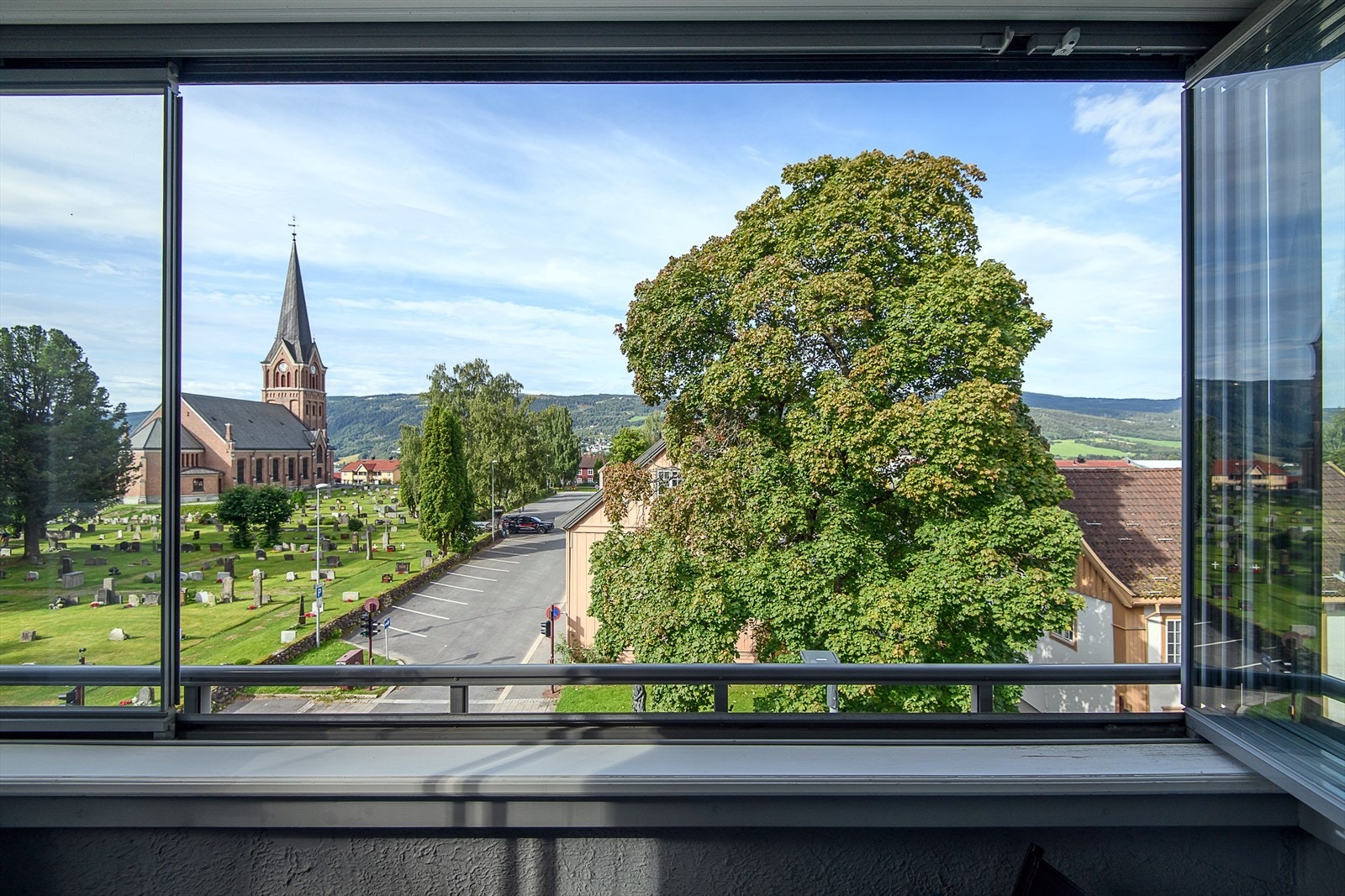 Utsikt vestover med tilhørende solforhold. Galleribilde